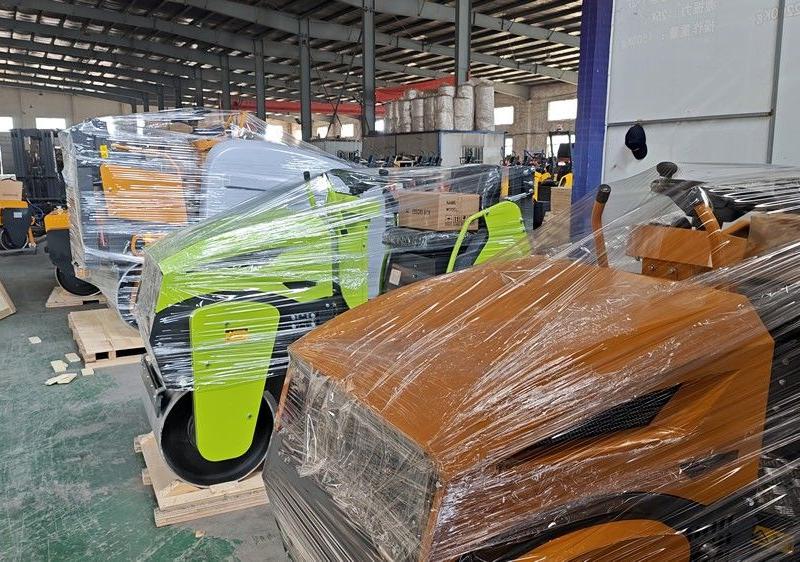 持續交貨中！奔馬小型壓路機出口發貨